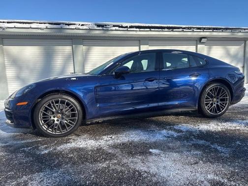 2023 Porsche Panamera 4 Platinum Edition