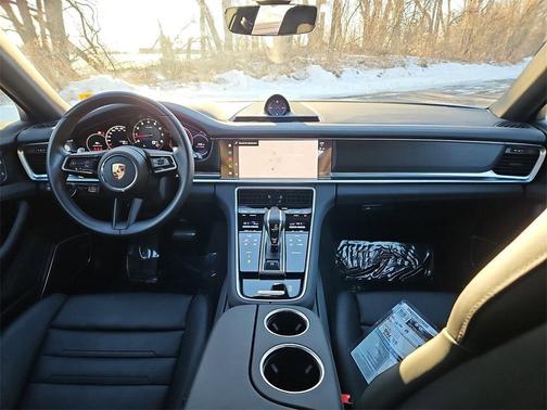 2023 Porsche Panamera 4 Platinum Edition