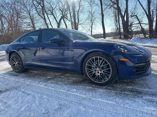 2023 Porsche Panamera 4 Platinum Edition