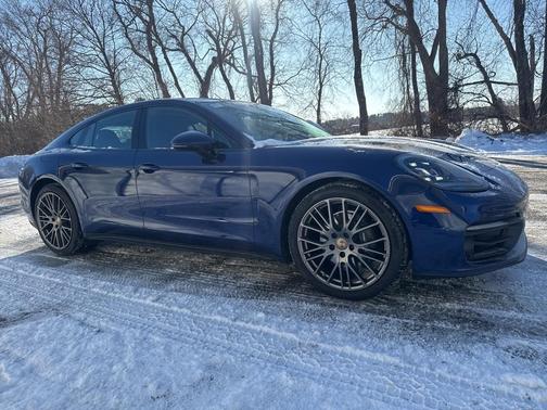 2023 Porsche Panamera 4 Platinum Edition