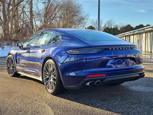 2023 Porsche Panamera 4 Platinum Edition
