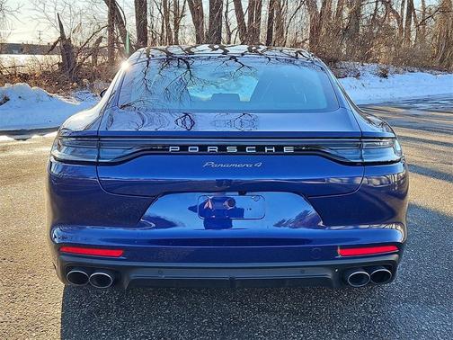 2023 Porsche Panamera 4 Platinum Edition
