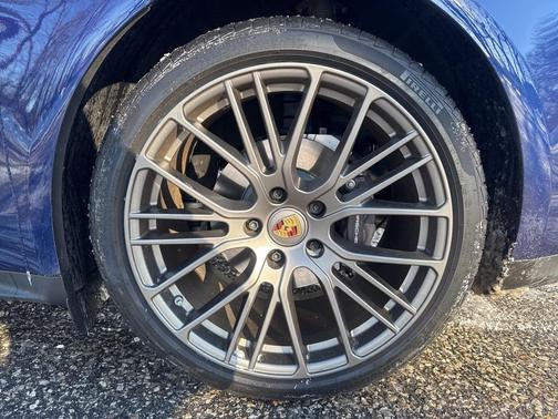 2023 Porsche Panamera 4 Platinum Edition