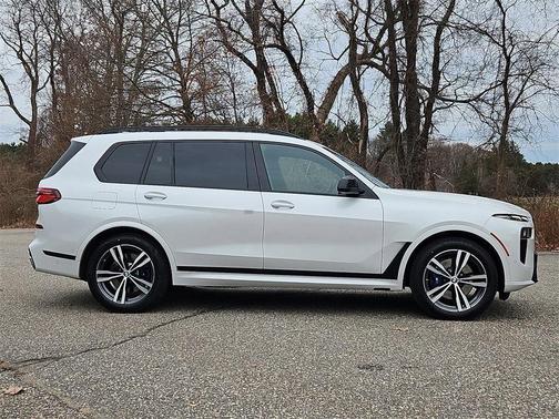 2023 BMW X7 M60i