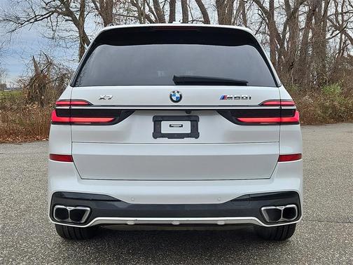 2023 BMW X7 M60i