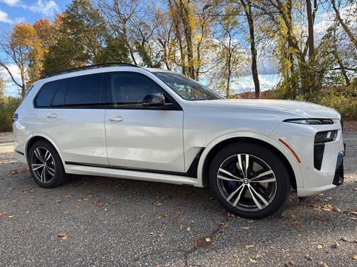 2023 BMW X7 M60i