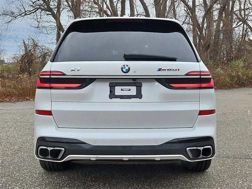 2023 BMW X7 M60i