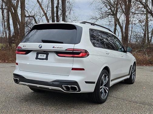 2023 BMW X7 M60i
