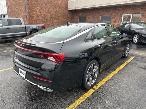 2022 Kia K5 EX