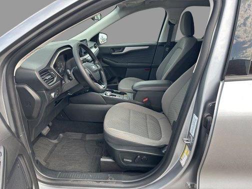 Iconic Silver Metallic 2022 Ford Escape SE