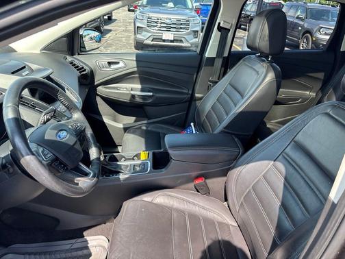 Magnetic Metallic 2017 Ford Escape SE