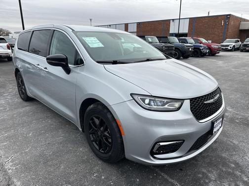 2024 Chrysler Pacifica Touring-L