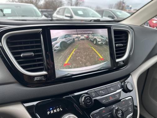 2024 Chrysler Pacifica Touring-L