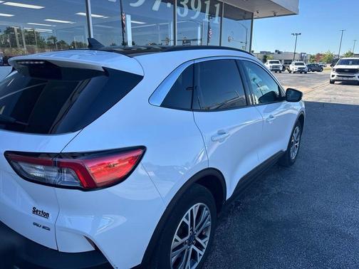 Oxford White 2022 Ford Escape SEL