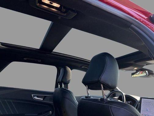 Rapid Red Metallic Tinted Clearcoat 2023 Ford Edge ST