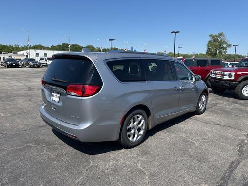 Billet Silver Metallic Clearcoat 2019 Chrysler Pacifica Limited