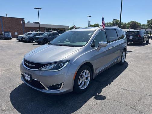 Billet Silver Metallic Clearcoat 2019 Chrysler Pacifica Limited