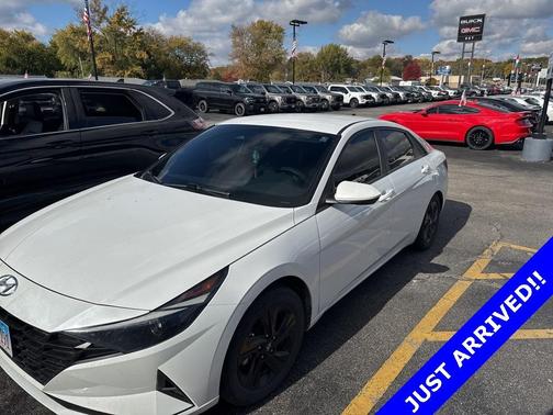 2022 Hyundai ELANTRA SEL