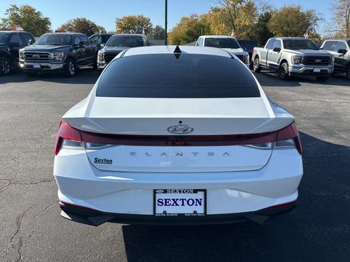 2022 Hyundai ELANTRA SEL