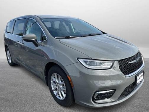 2023 Chrysler Pacifica Touring-L