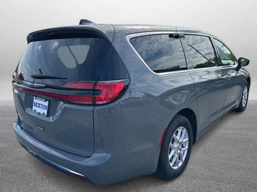 2023 Chrysler Pacifica Touring-L