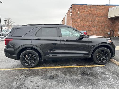 2023 Ford Explorer ST-Line