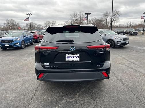2023 Toyota Highlander Hybrid Bronze Edition