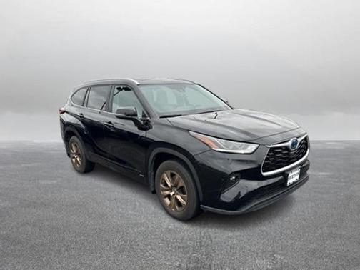 2023 Toyota Highlander Hybrid Bronze Edition