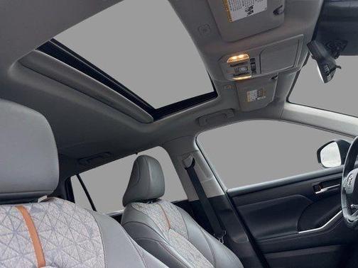 2023 Toyota Highlander Hybrid Bronze Edition