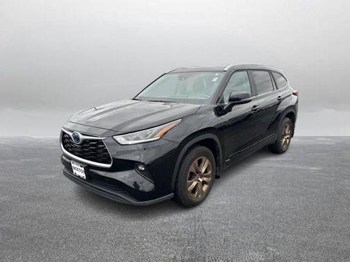 2023 Toyota Highlander Hybrid Bronze Edition