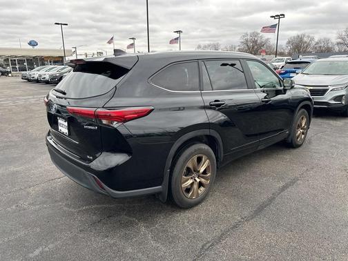 2023 Toyota Highlander Hybrid Bronze Edition