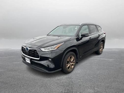 2023 Toyota Highlander Hybrid Bronze Edition