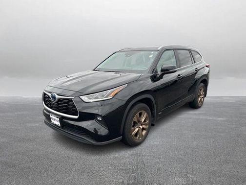 2023 Toyota Highlander Hybrid Bronze Edition