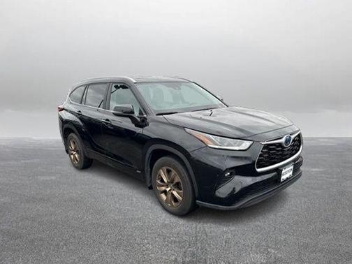 2023 Toyota Highlander Hybrid Bronze Edition