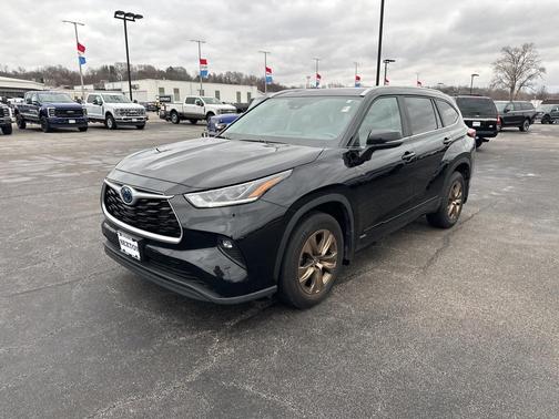 2023 Toyota Highlander Hybrid Bronze Edition