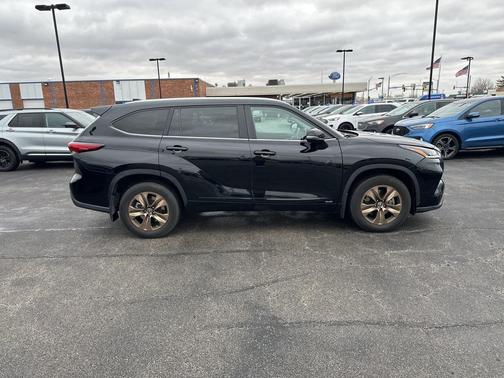 2023 Toyota Highlander Hybrid Bronze Edition