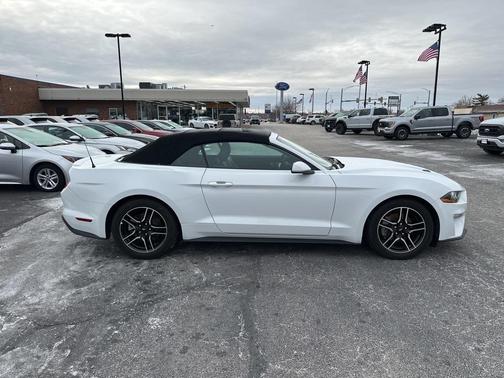 2022 Ford Mustang EcoBoost