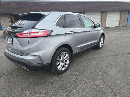 Iconic Silver Metallic 2021 Ford Edge Titanium