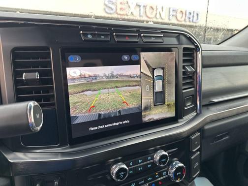 Oxford White 2023 Ford F-250 Lariat