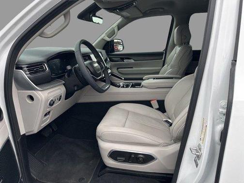 Bright White Clearcoat 2024 Jeep Wagoneer Series II