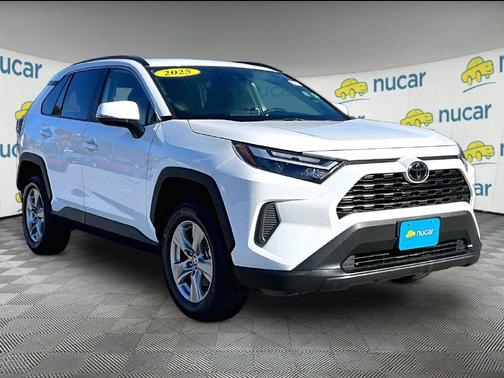 Ice Cap 2025 Toyota RAV4 XLE