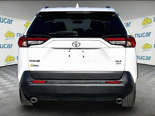 Ice Cap 2025 Toyota RAV4 XLE