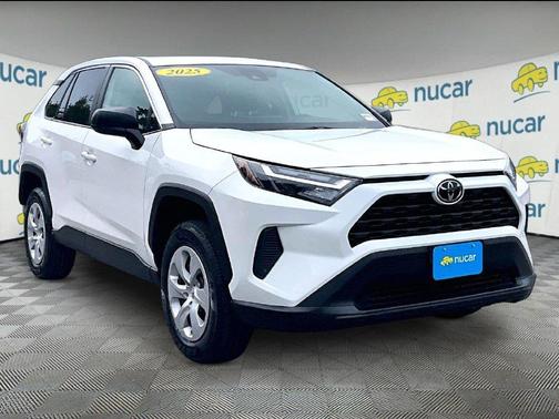 Ice 2025 Toyota RAV4 LE