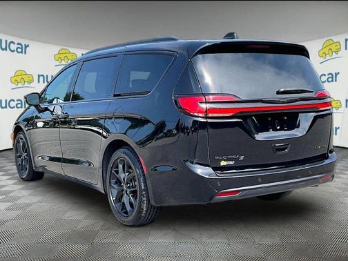 Diamond Black 2025 Chrysler Pacifica Limited