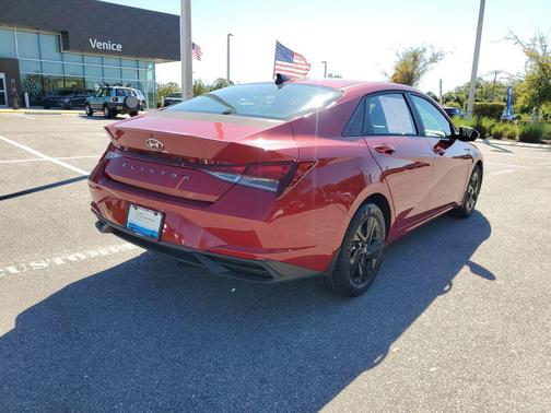 2022 Hyundai ELANTRA SEL