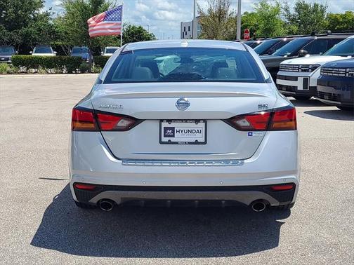 2022 Nissan Altima SR FWD