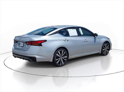 2022 Nissan Altima SR FWD