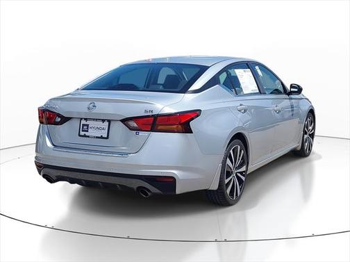 2022 Nissan Altima SR FWD