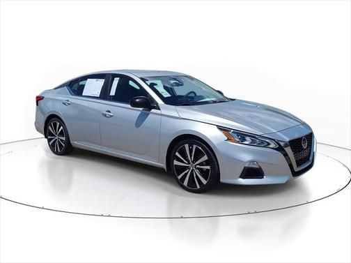 2022 Nissan Altima SR FWD