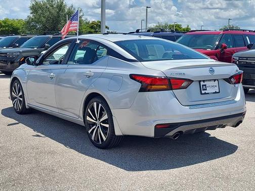 2022 Nissan Altima SR FWD
